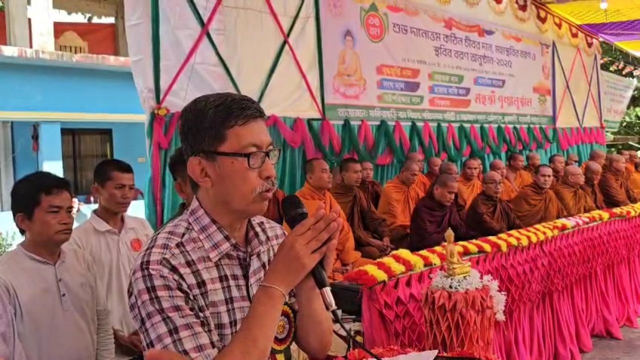 ফকিরাছড়ি বন বিহারে ১৪তম শুভ দানোত্তম কঠিন চীবর দান উৎসবে দীপেন দেওয়ান