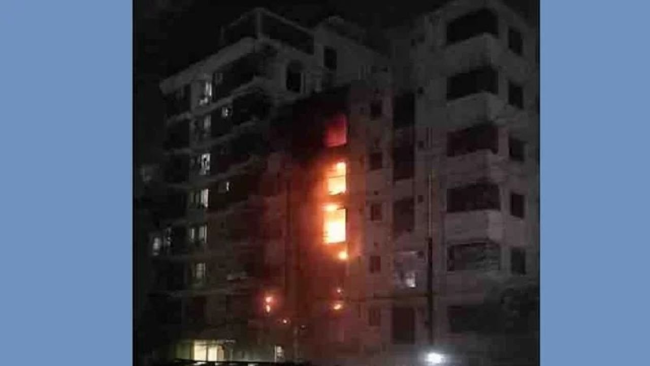 চট্টগ্রাম নগরীর বাকলিয়া এক্সেস রোডের বহুতল ভবনে আগুন