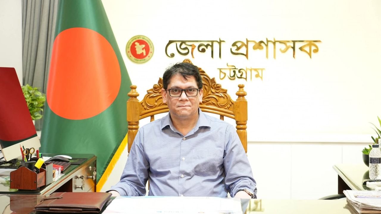 চট্টগ্রামে দায়িত্ব নিলেন নতুন ডিসি সাইফুল ইসলাম