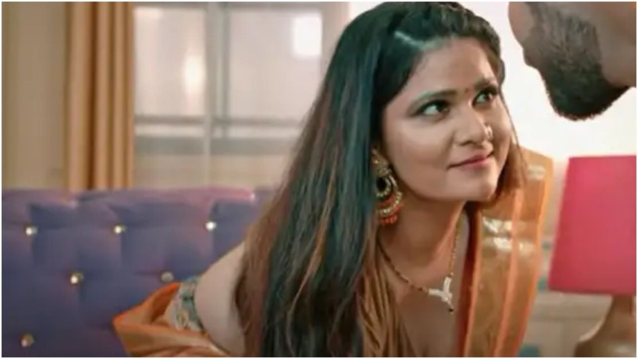 রোমান্সের ছোঁয়ায় ভরপুর এই ওয়েব সিরিজ, একা উপভোগ করাই ভালো!