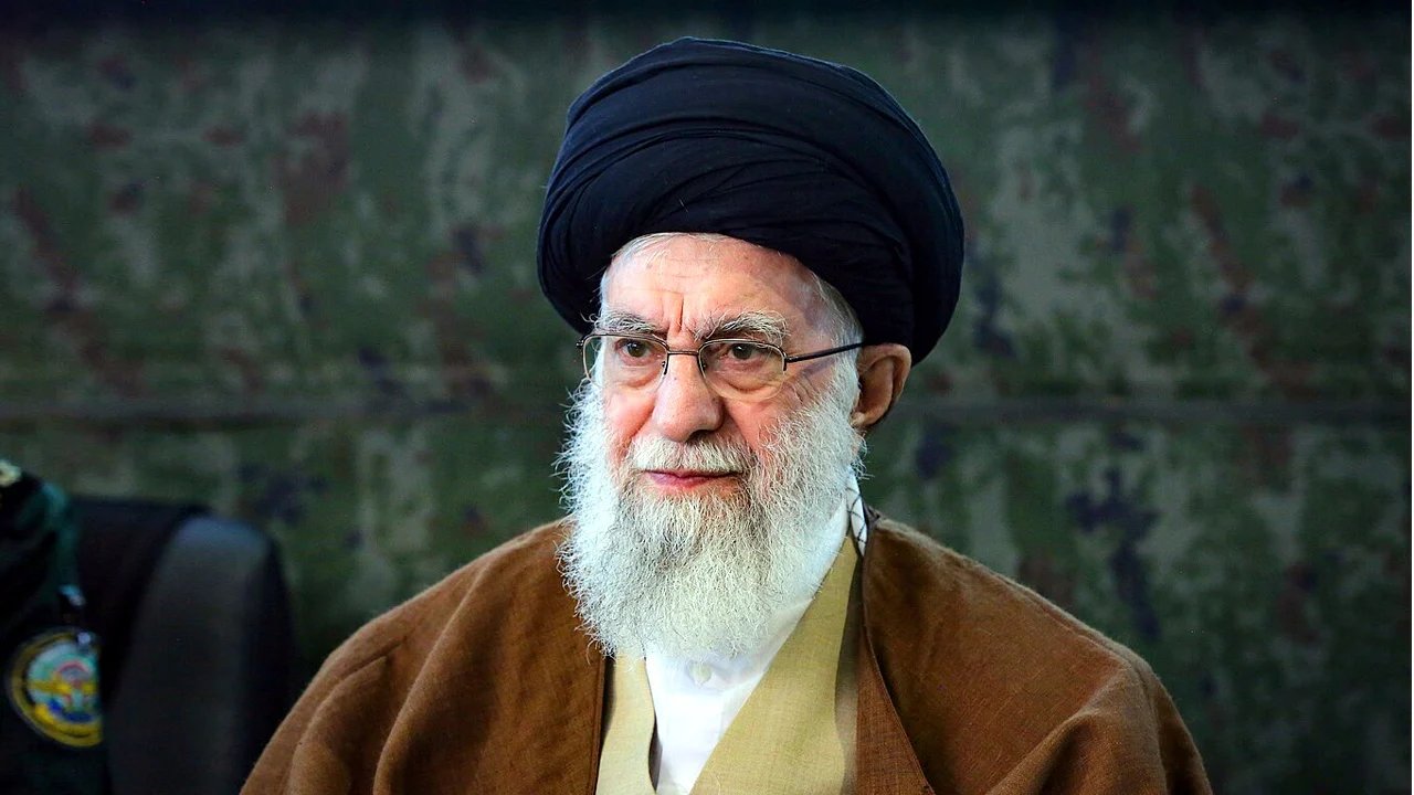 খামেনি কে নিয়ে ট্রাম্প ও ইসরায়েলের যে জরুরি দাবি,দেখে নিন