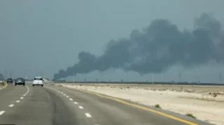 ইরাক, কুয়েত, কাতারে ইরানের হামলা ফের বন্ধ হলো হরমুজ