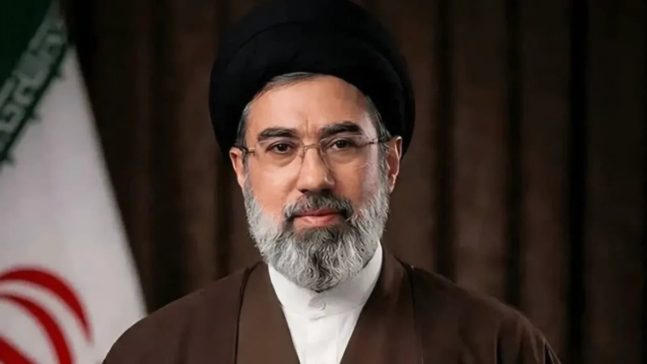 যুদ্ধবিরতির মধ্যে নতুন বার্তা দিলেন মোজতবা খামেনি