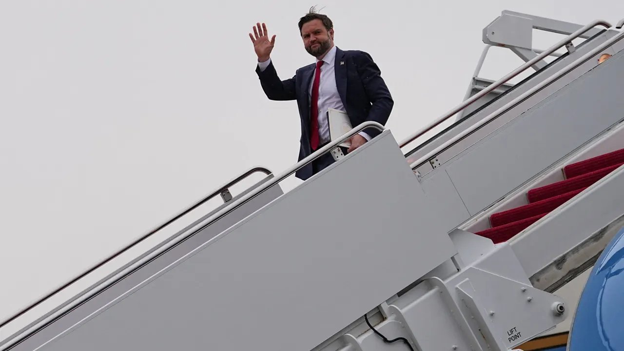 সমঝোতা ছাড়াই পাকিস্তান ছাড়ছেন মার্কিন ভাইস প্রেসিডেন্ট