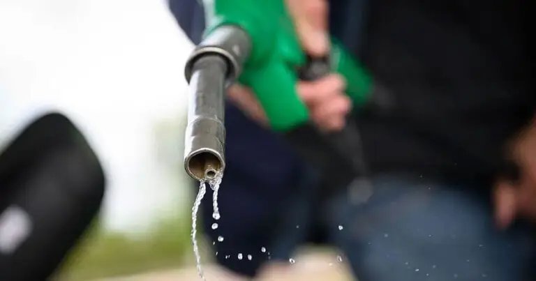 এক ঘোষণাতেই বাজারে উত্তেজনা আবারও বাড়ল তেলের দাম।