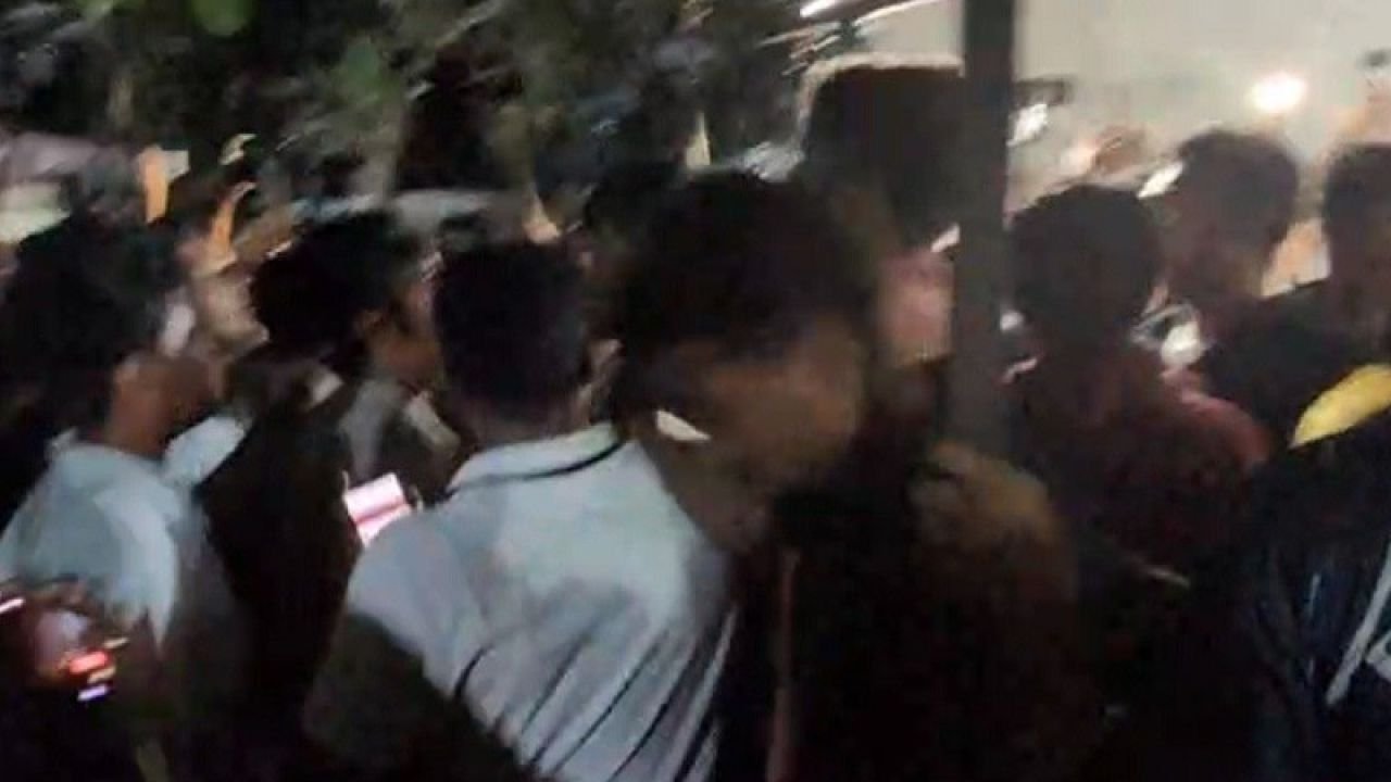 ঢাকায় ছাত্রদল-ছাত্রশিবির মুখোমুখি, থানার ভেতর মুসাদ্দিকের ওপর হামলা