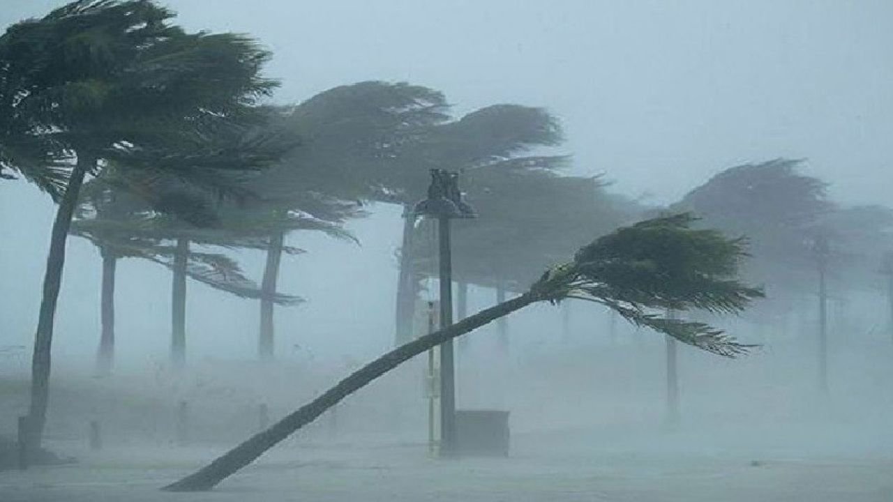 ৮ অঞ্চলে ৬০ কিমি বেগে ঝড় ও বজ্রবৃষ্টির শঙ্কা
