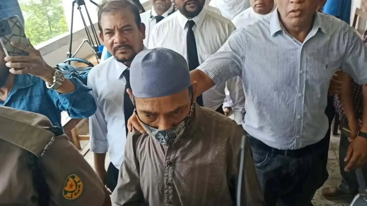 মেয়ে হত্যার রায় শুনতে আদালতে রামিসার বাবা 