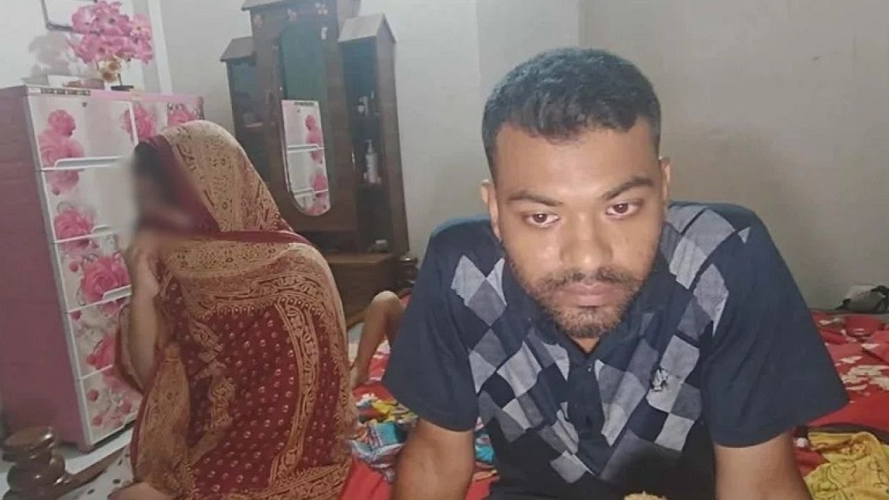 প্রবাসীর স্ত্রীর ঘরে আপত্তিকর অবস্থায় আটক পুলিশ সদস্য