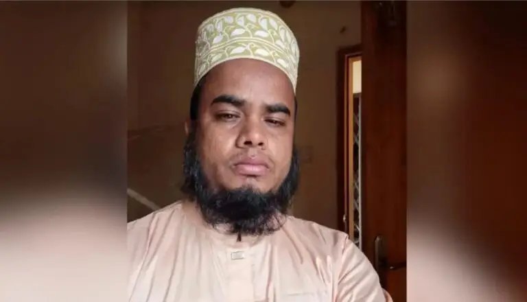 মসজিদে ঝুলছে ইমামের মরদেহ, রুমে পড়ে আছে চিরকুট