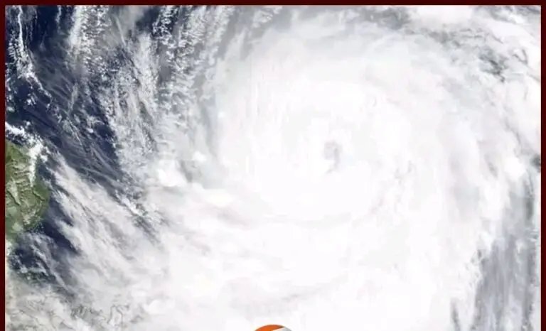 ধেয়ে আসছে ২০০ কিমি গতির সুপার টাইফুন
