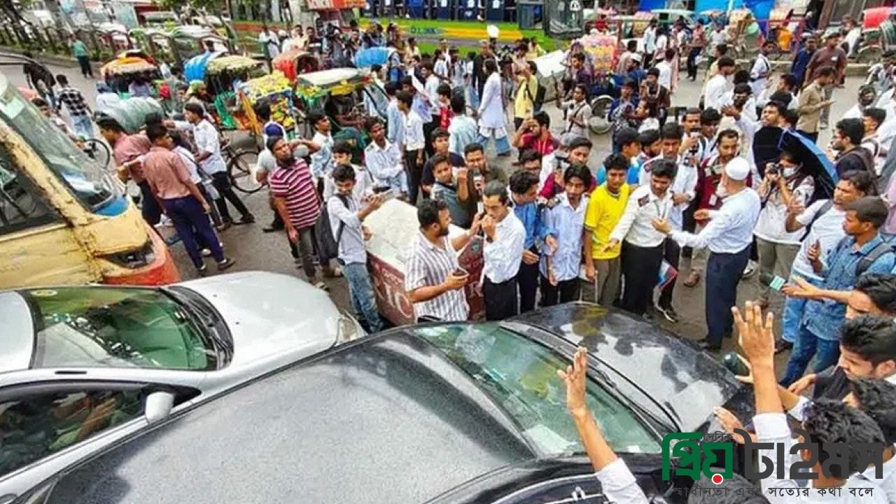 নীলক্ষেত-সায়েন্সল্যাবে শিক্ষার্থীদের সড়ক অবরোধ, তীব্র যানজট