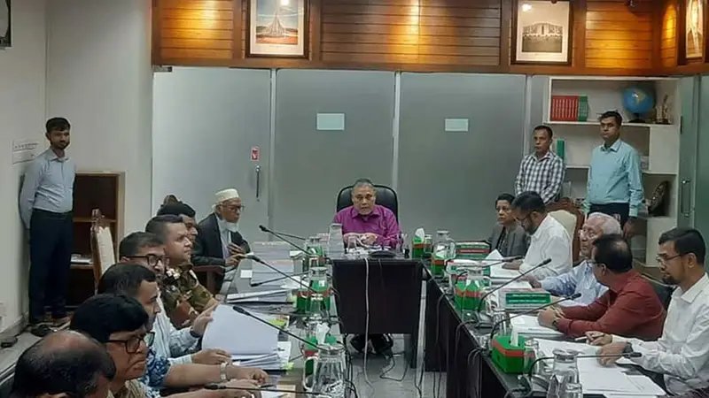 স্থানীয় সরকার নির্বাচনে অংশ নিতে পারবেন না যারা, ইসির সিদ্ধান্ত