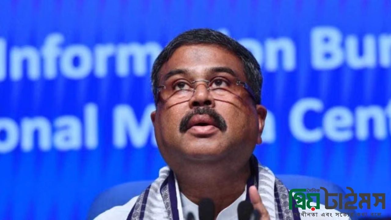 আন্দোলনের মুখে ভারতের শিক্ষামন্ত্রীর পদত্যাগ