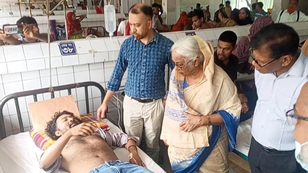 সড়ক দুর্ঘটনায় আহত রাশেদ খান